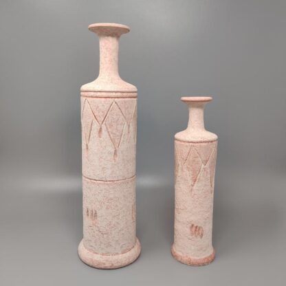 1970s Lovely Pair Of Ceramic Vases In Antique Pink Made in Italy - Image 3