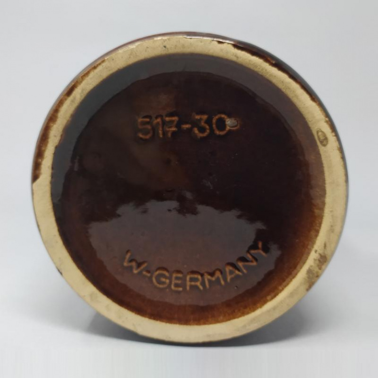 1970s Large Scheurich Lava Vase In Excellent Condition - Image 6
