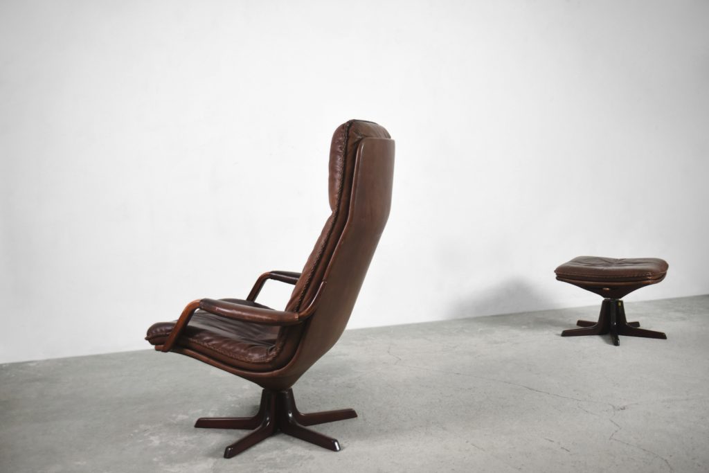 Danish Leather Adjustable Easy Chair & Ottoman Set from Berg Furniture, 1970s