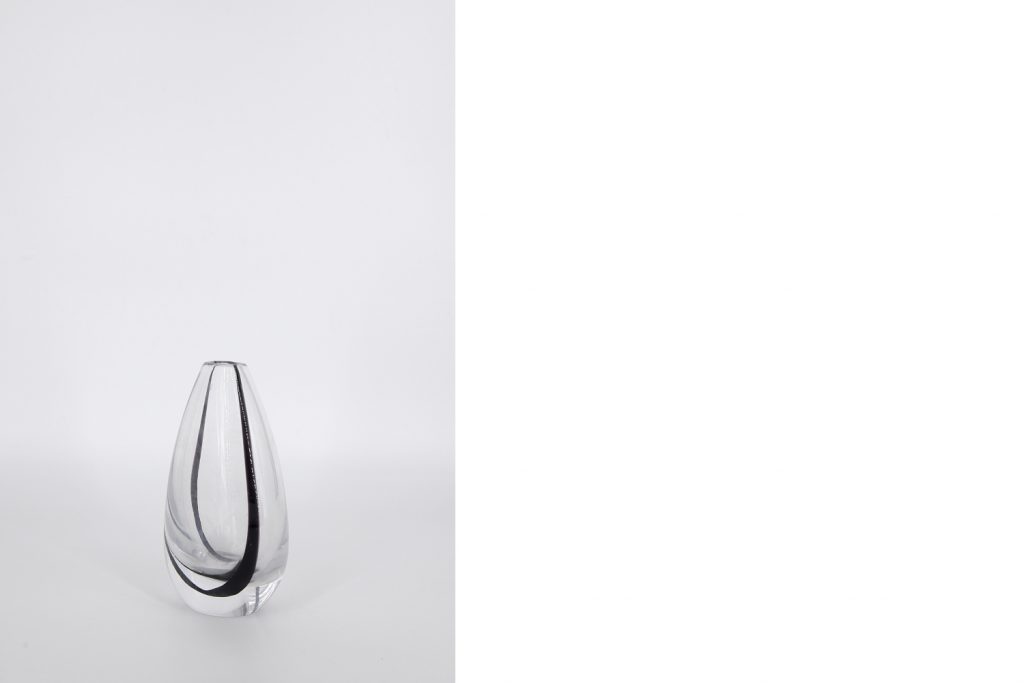 Scandinavian Glass Contour Vase by Vicke Lindstrand for Kosta, 1950s