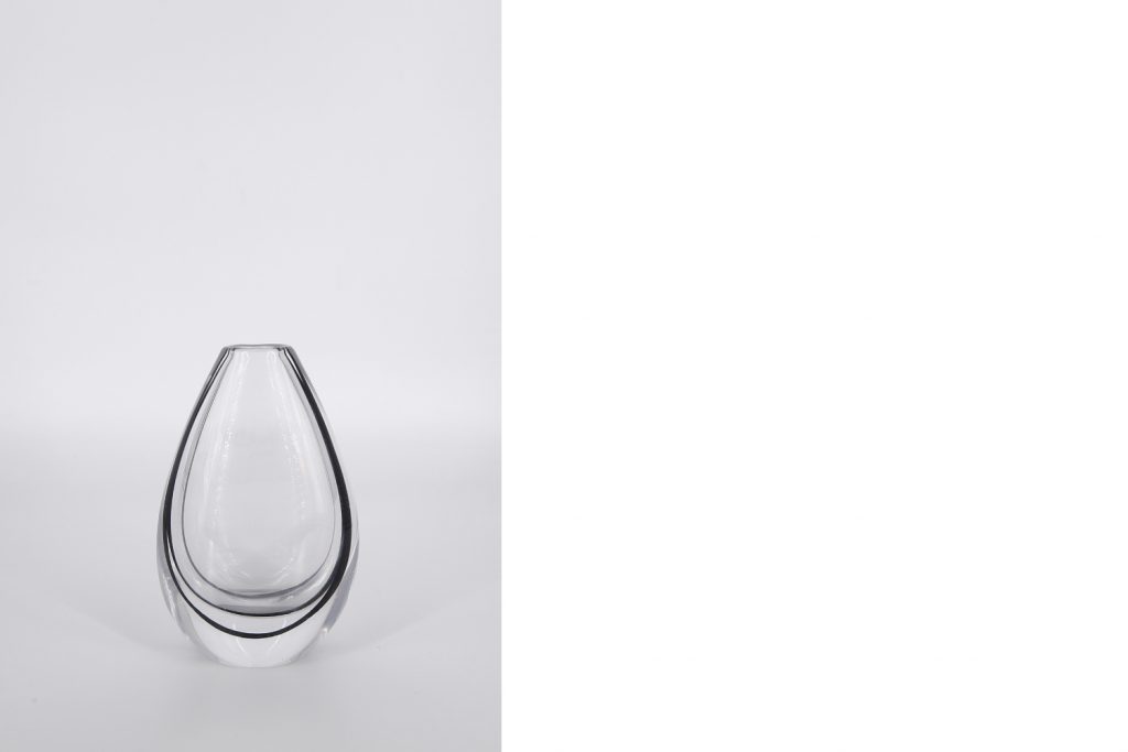 Scandinavian Glass Contour Vase by Vicke Lindstrand for Kosta, 1950s