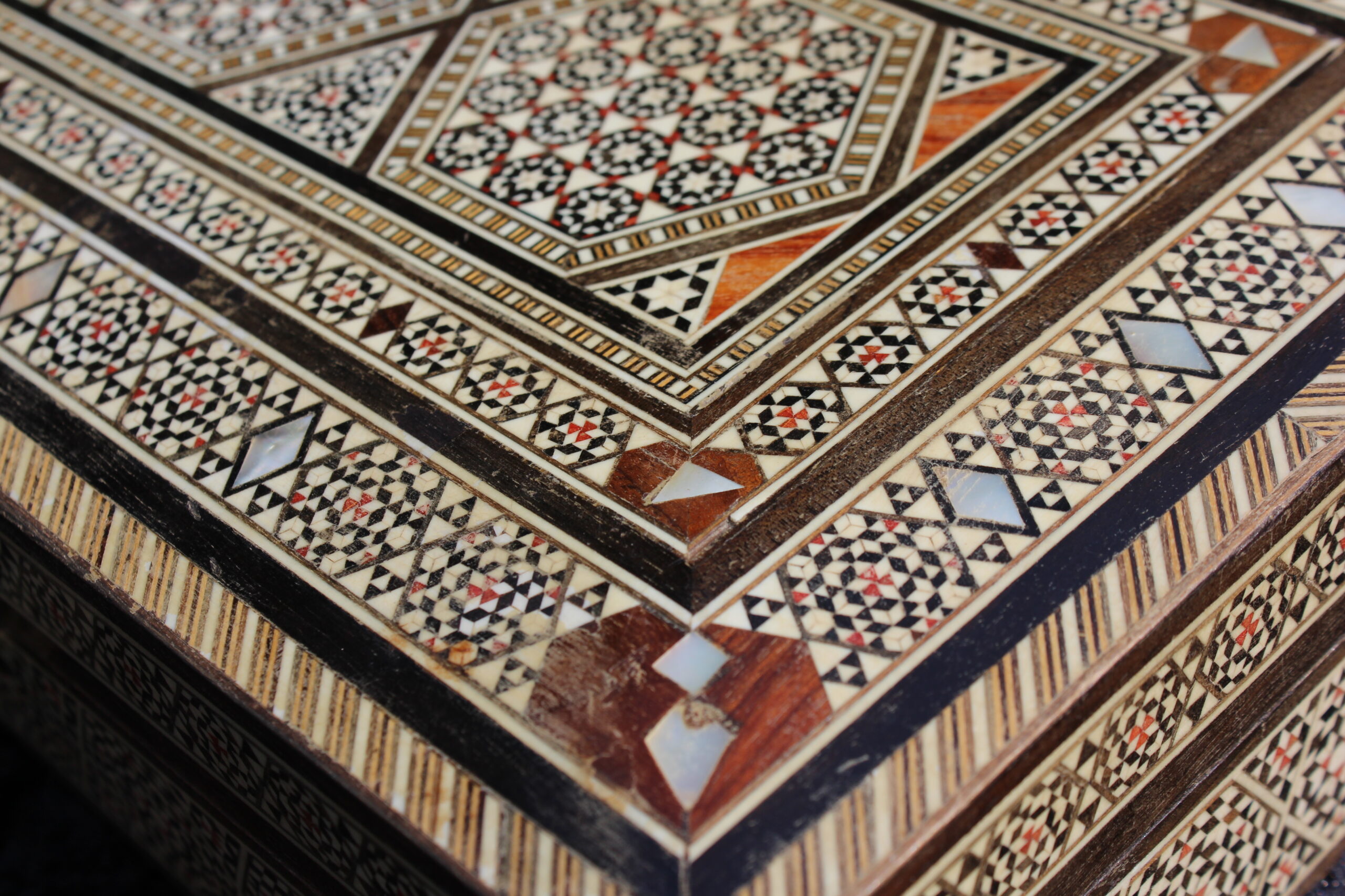 Fine Vintage Middle Eastern Inlaid Jewellery Box