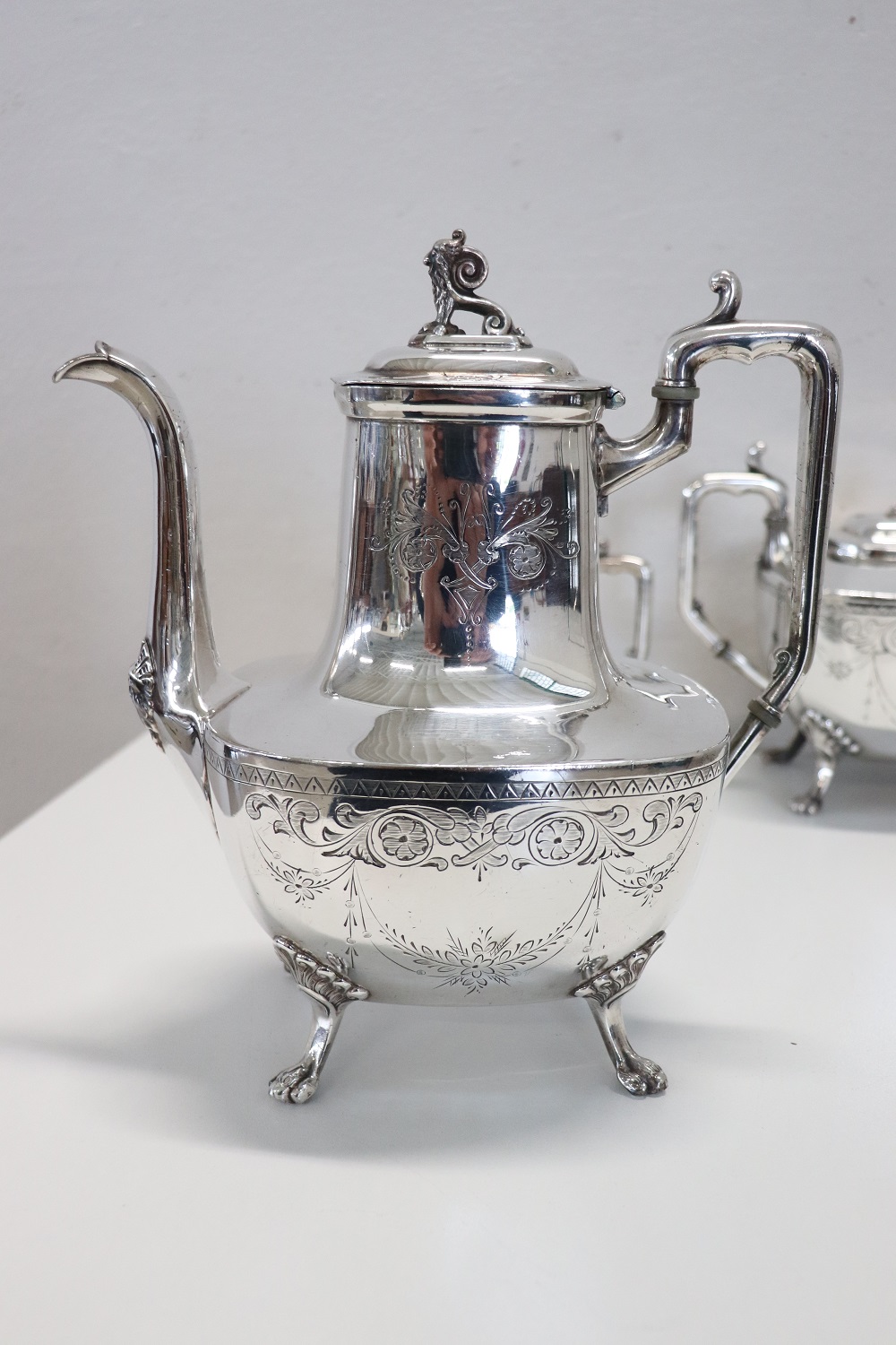 Antique Tea And Coffee Service In Silver Metal By Reed & Barton