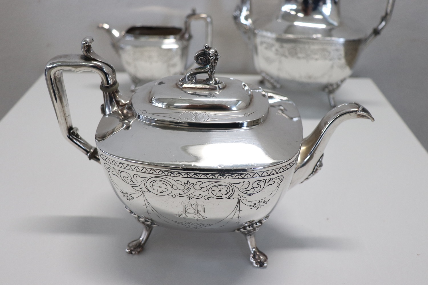 Antique Tea And Coffee Service In Silver Metal By Reed & Barton
