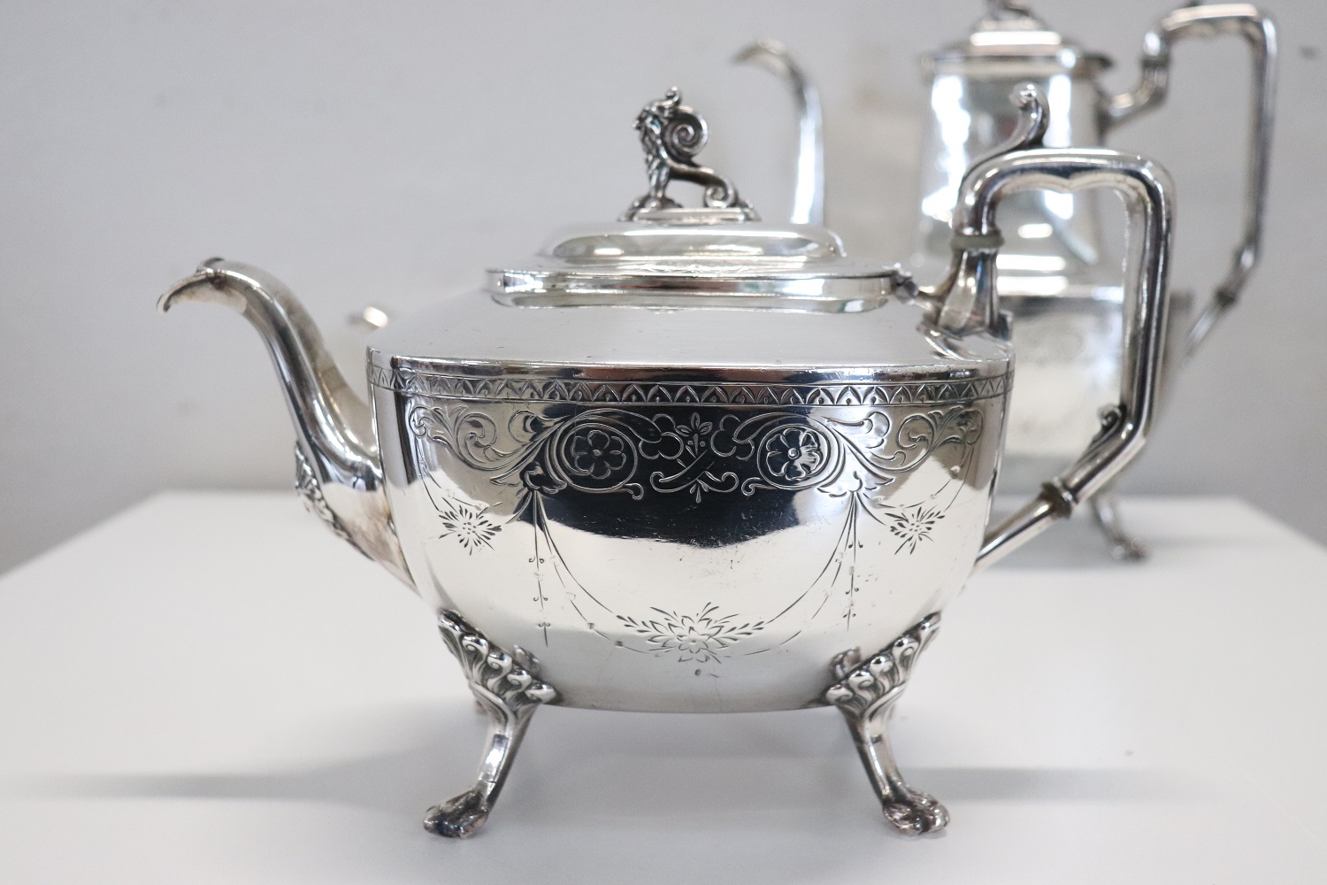 Antique Tea And Coffee Service In Silver Metal By Reed & Barton