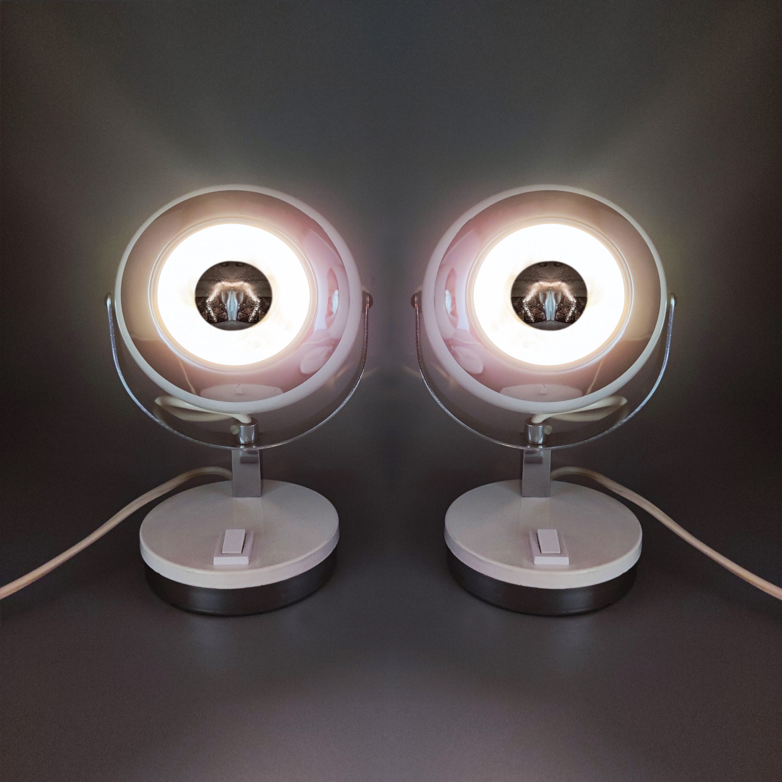 1970s Pair of White Eyeball Table Lamps by Veneta Lumi. Made in Italy