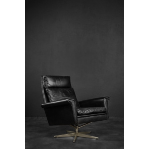 Rare Minimalist Vintage Mid-Century Danish Modern Black Leather Swivel Armchair by Georg Thams, 1960s