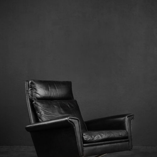 Rare Minimalist Vintage Mid-Century Danish Modern Black Leather Swivel Armchair by Georg Thams, 1960s