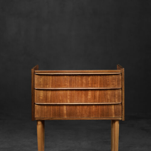 Classic Vintage Mid-Century Scandinavian Danish Modern Teak Chest of Drawers, 1960s