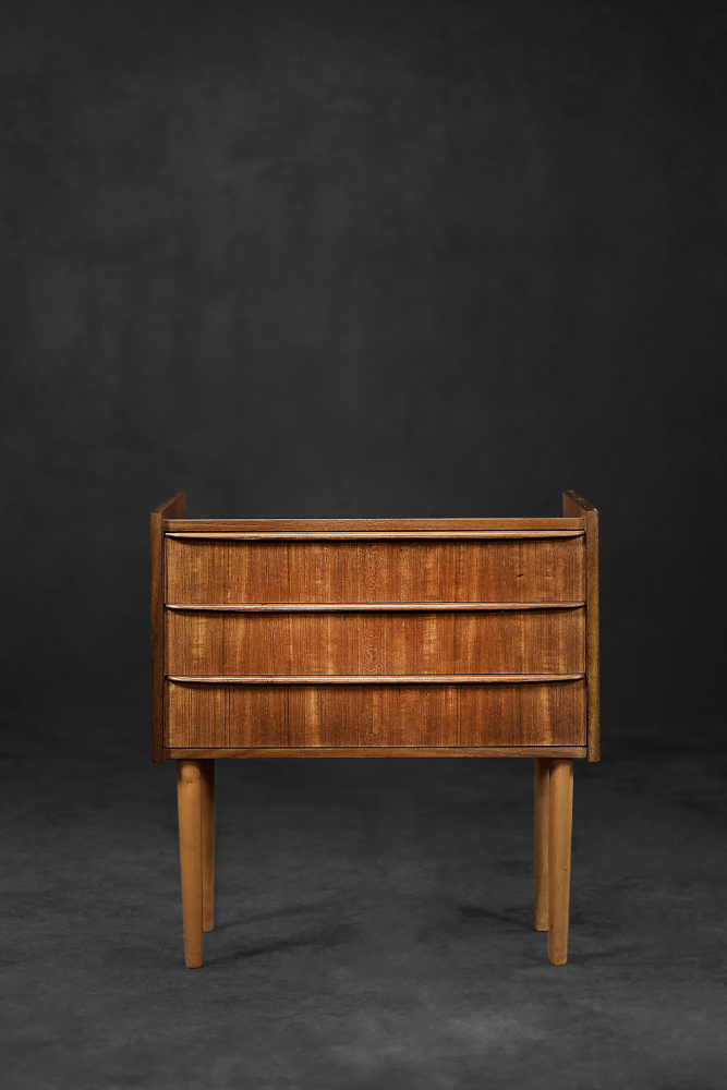 Classic Vintage Mid-Century Scandinavian Danish Modern Teak Chest of Drawers, 1960s