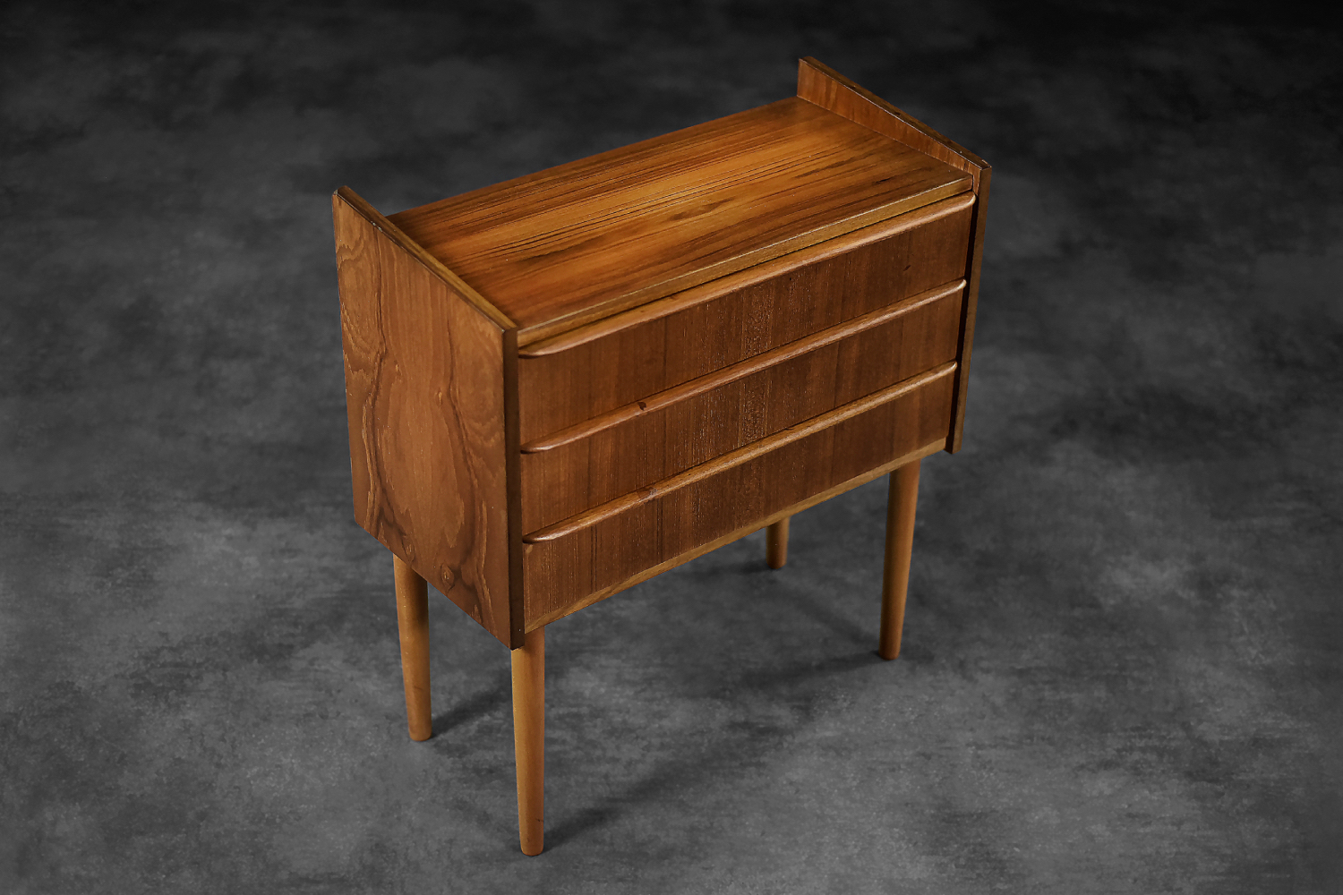 Classic Vintage Mid-Century Scandinavian Danish Modern Teak Chest of Drawers, 1960s
