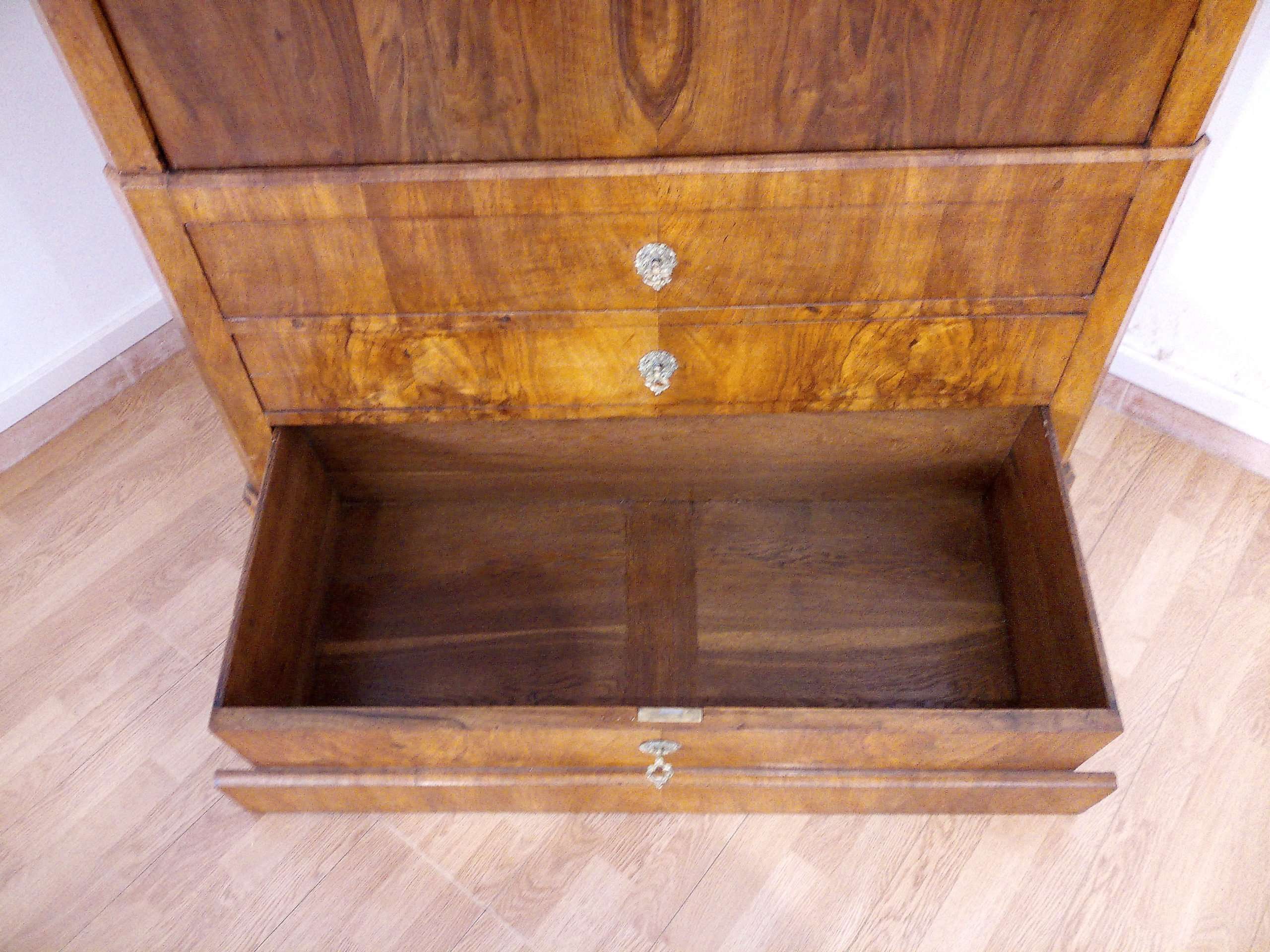 Nineteenth century secretaire in solid oak and walnut root
