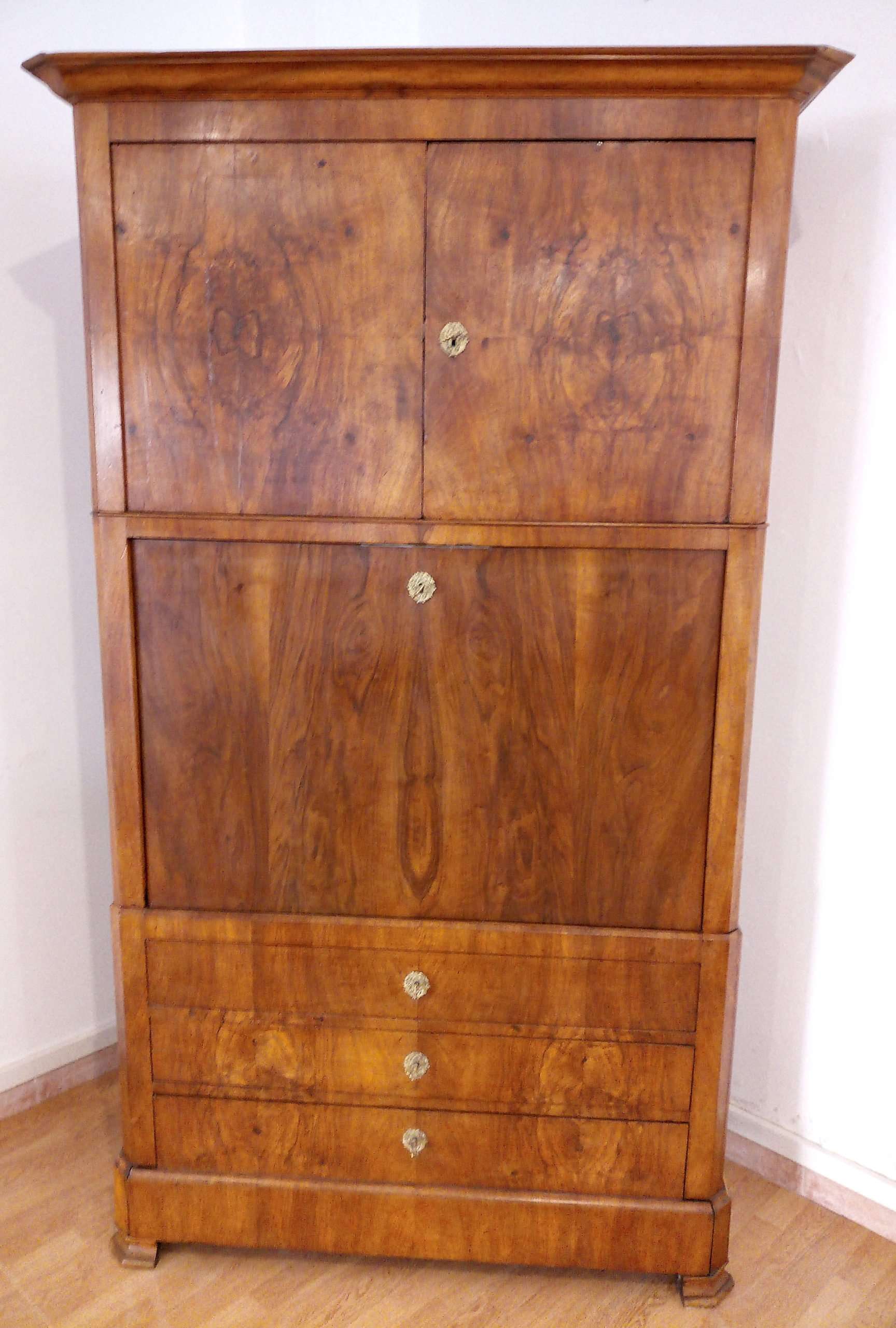Nineteenth century secretaire in solid oak and walnut root