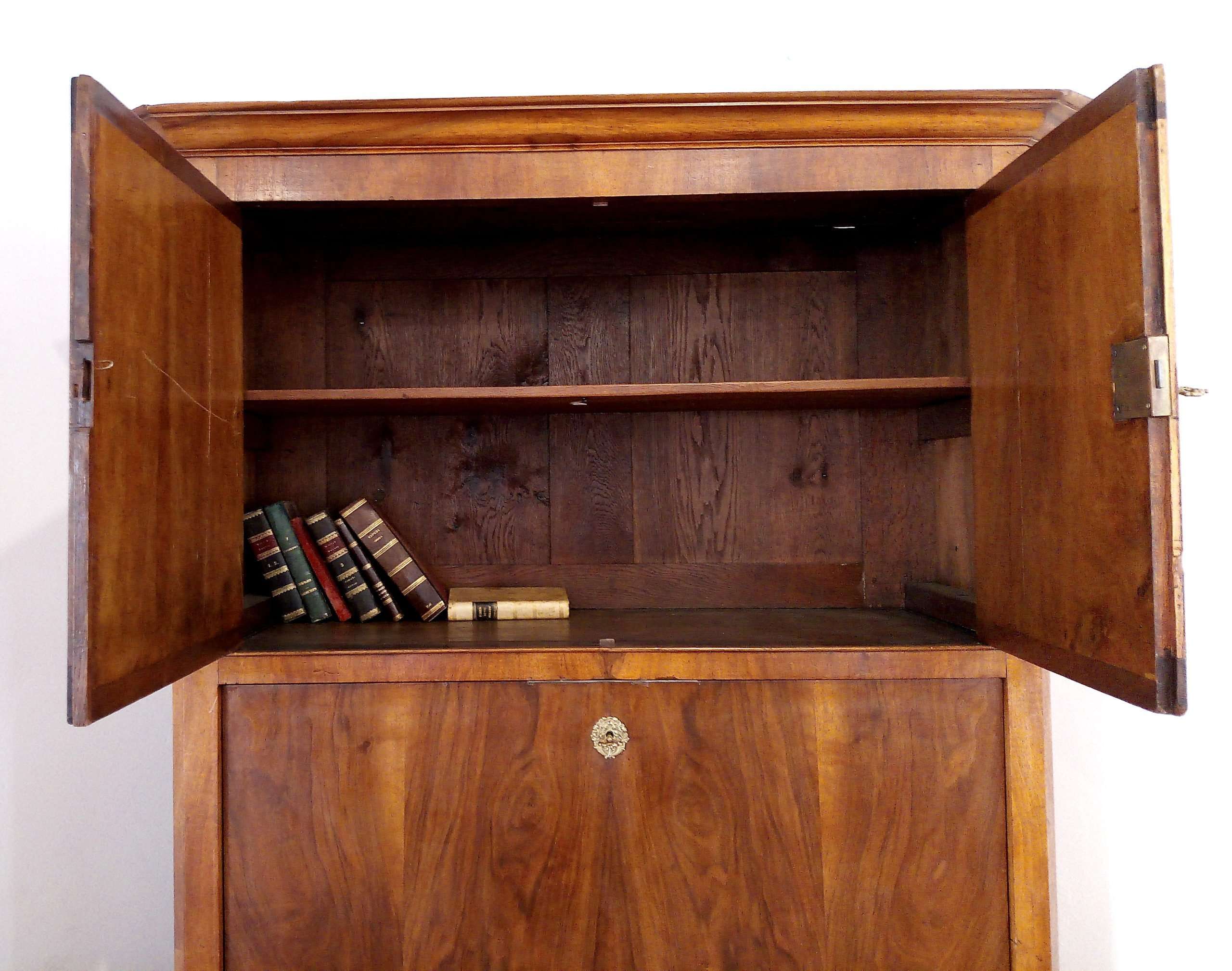 Nineteenth century secretaire in solid oak and walnut root