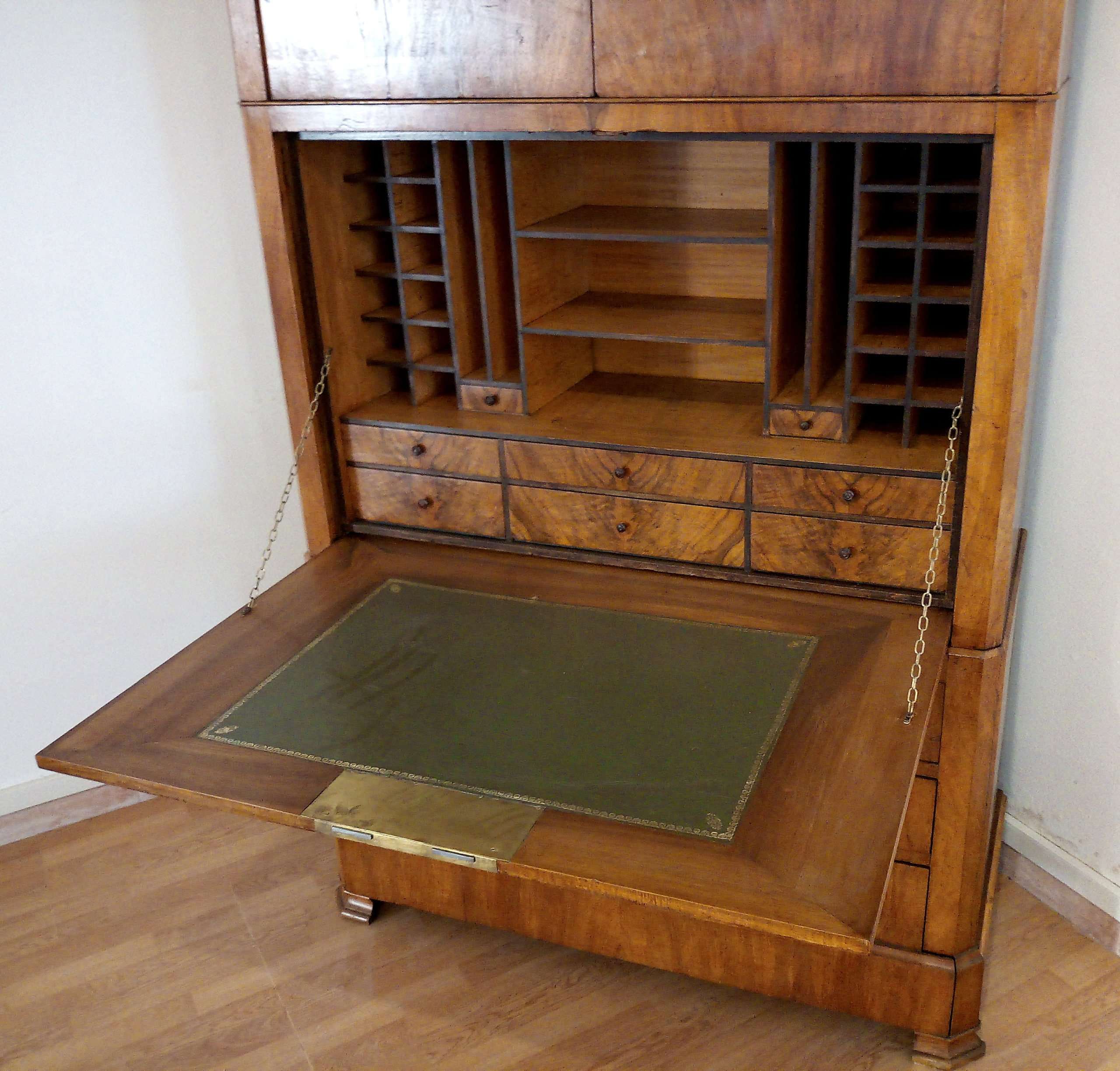 Nineteenth century secretaire in solid oak and walnut root