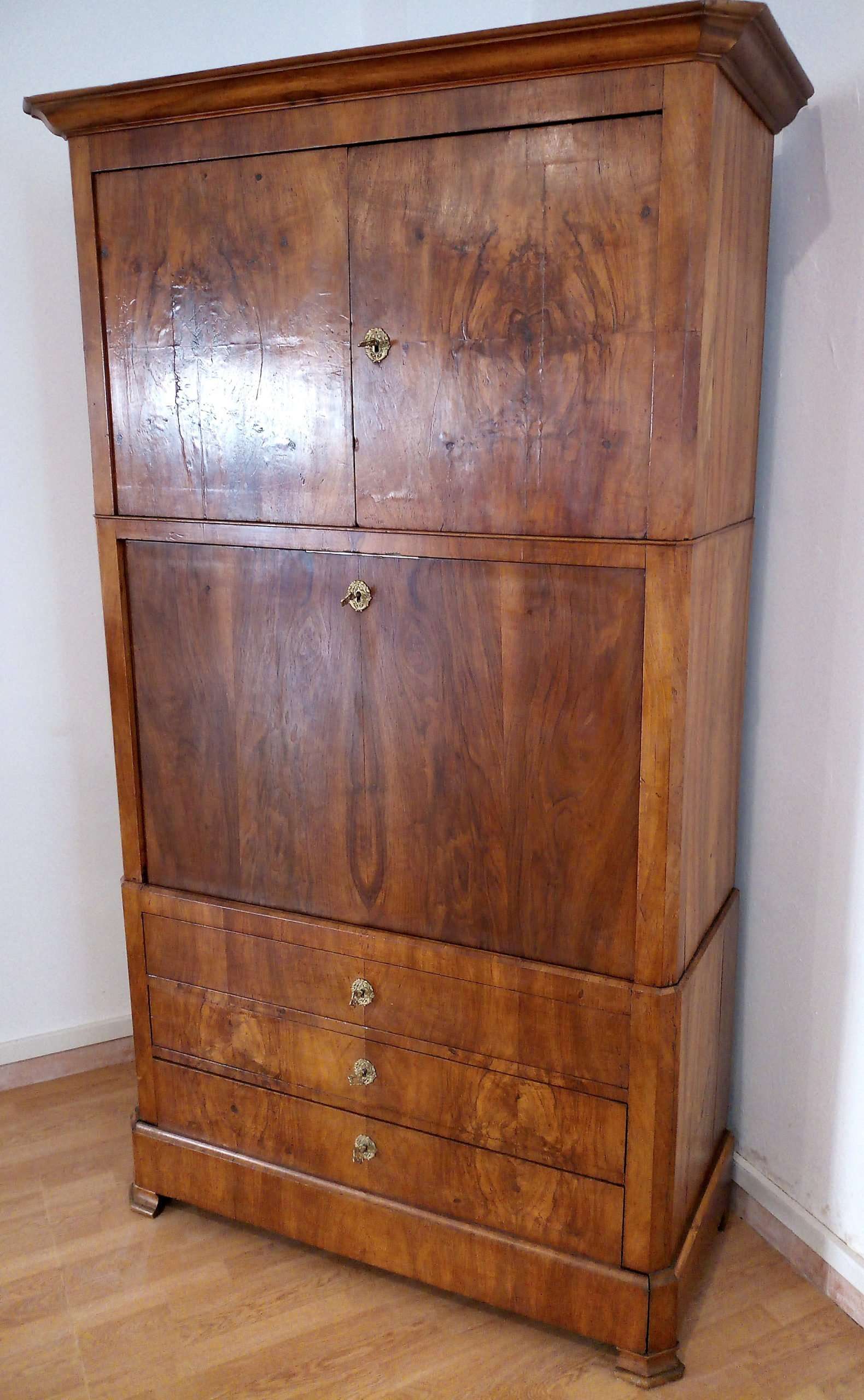 Nineteenth century secretaire in solid oak and walnut root