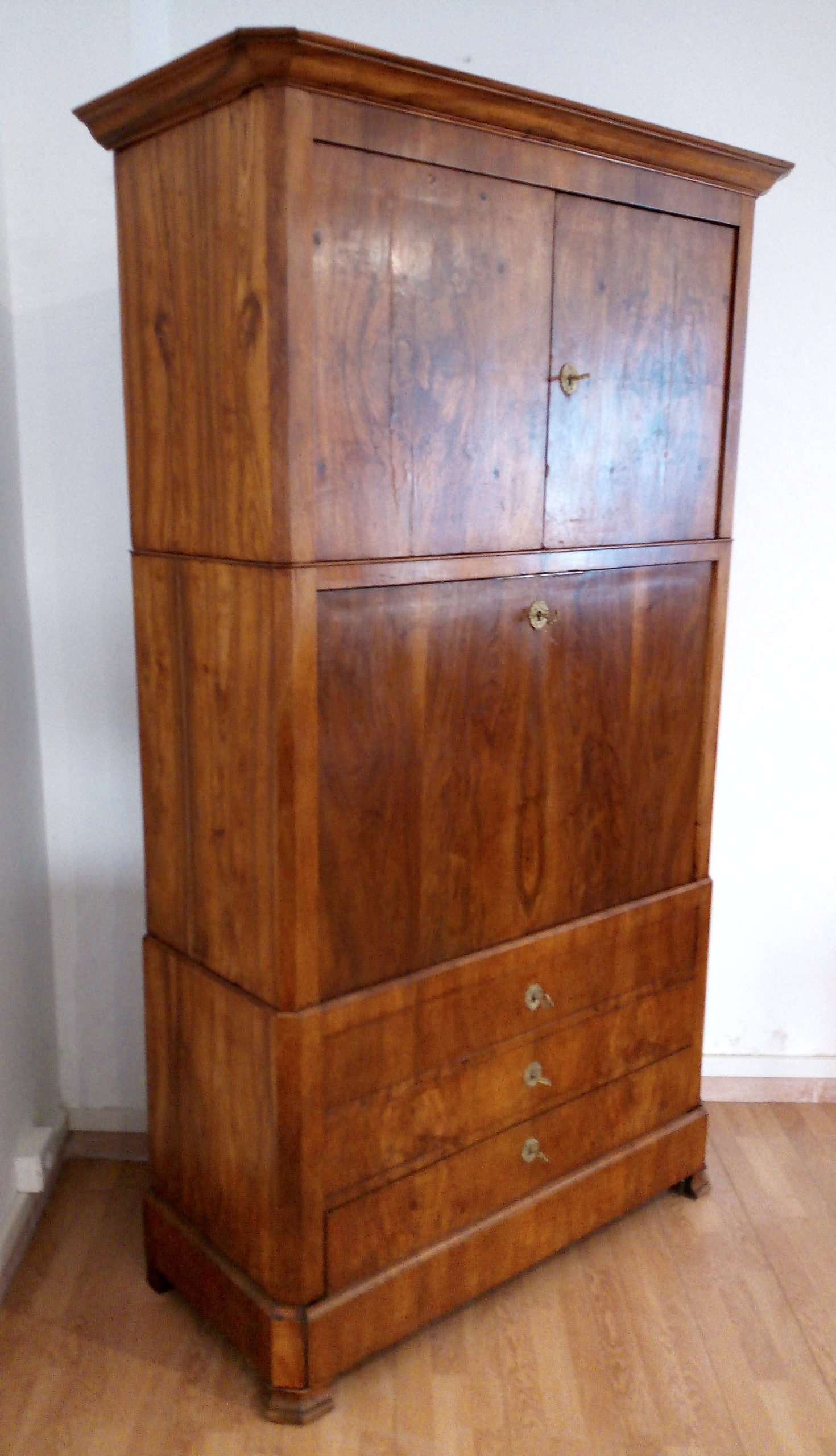Nineteenth century secretaire in solid oak and walnut root