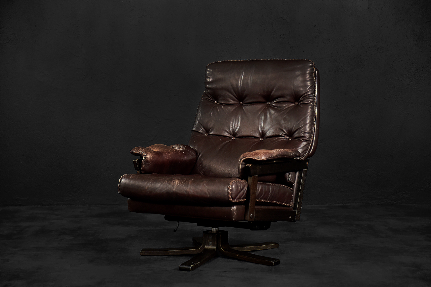 Vintage Mid-Century Scandinavian Modern Brown Leather Executive Swivel Chair, 1970s