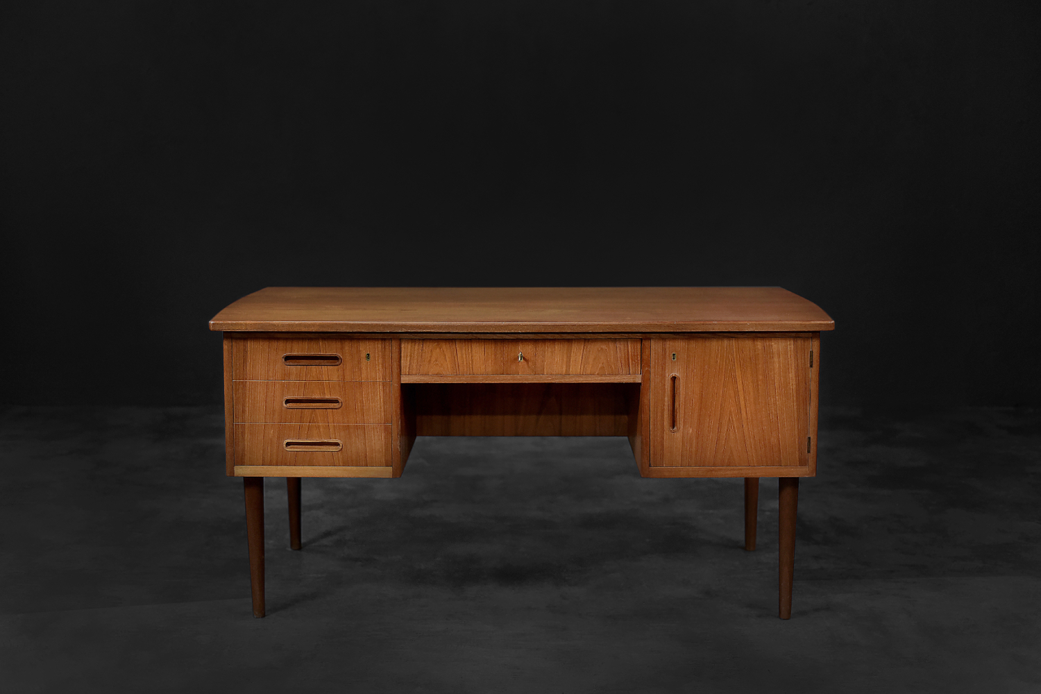 Vintage Classic Mid-Century Danish Scandinavian Modern Teak Bilateral Desk, 1960s