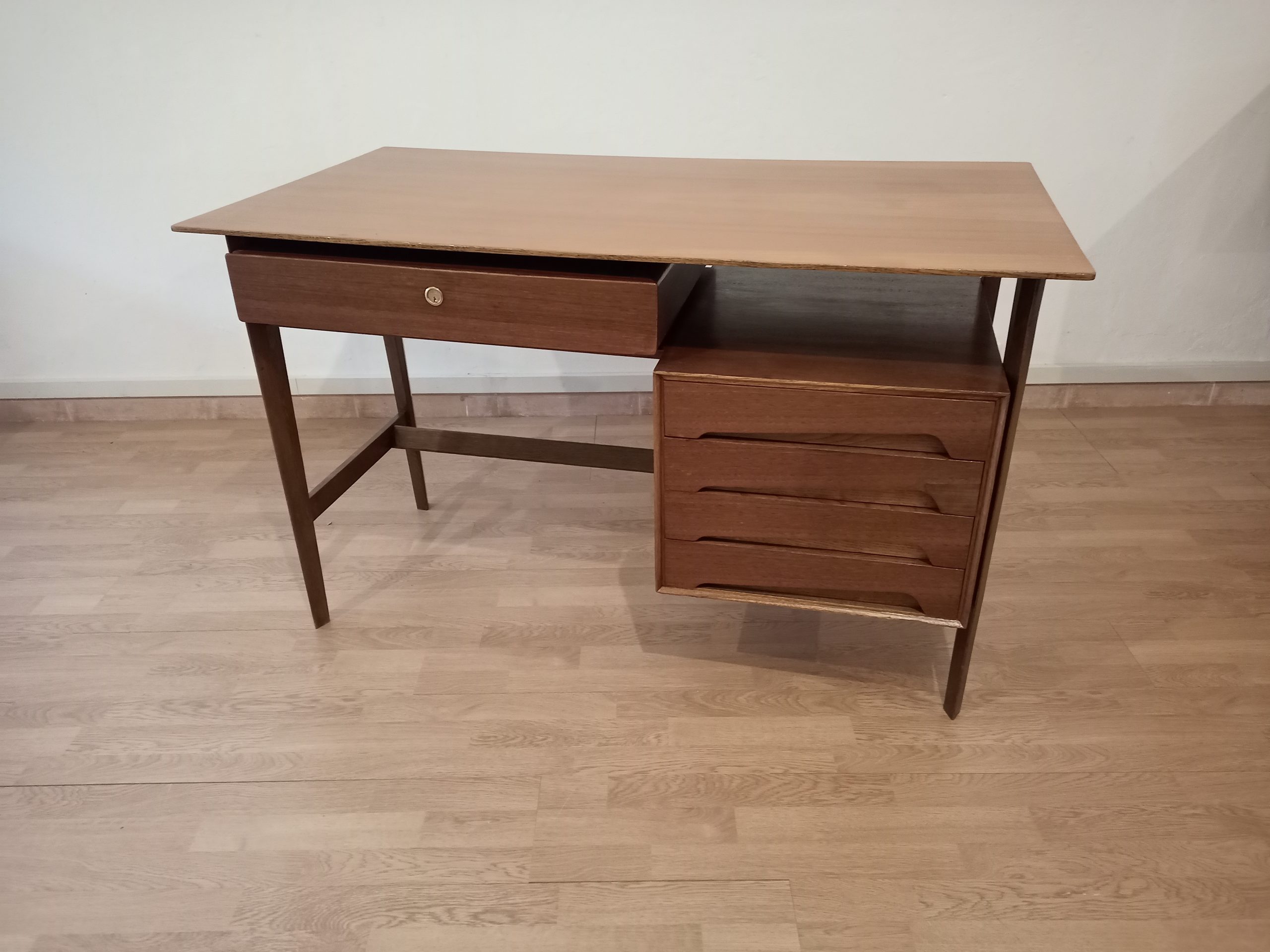 Desk in Teak Oak and Brass by Edmondo Palutari for Dassi