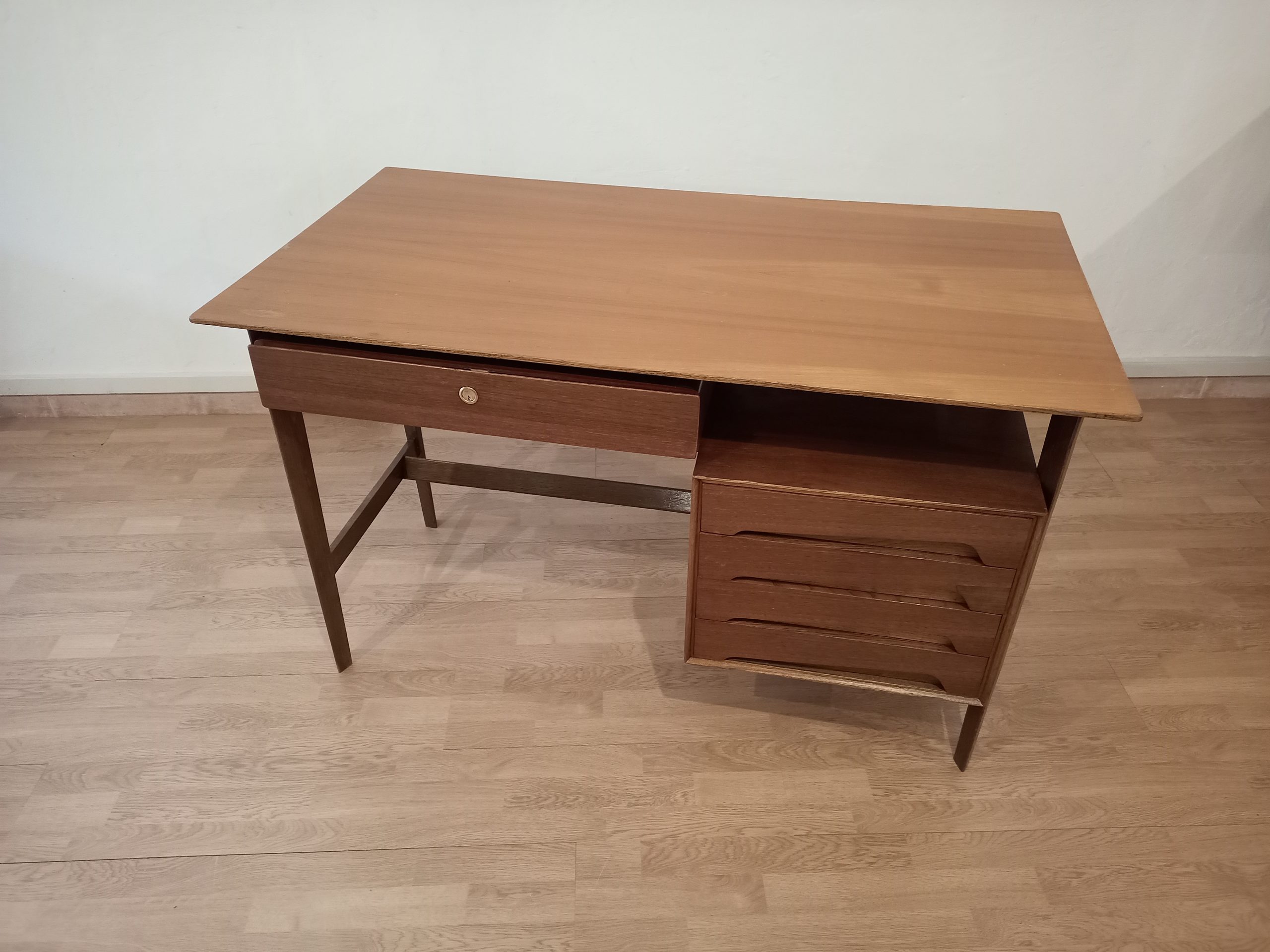 Desk in Teak Oak and Brass by Edmondo Palutari for Dassi
