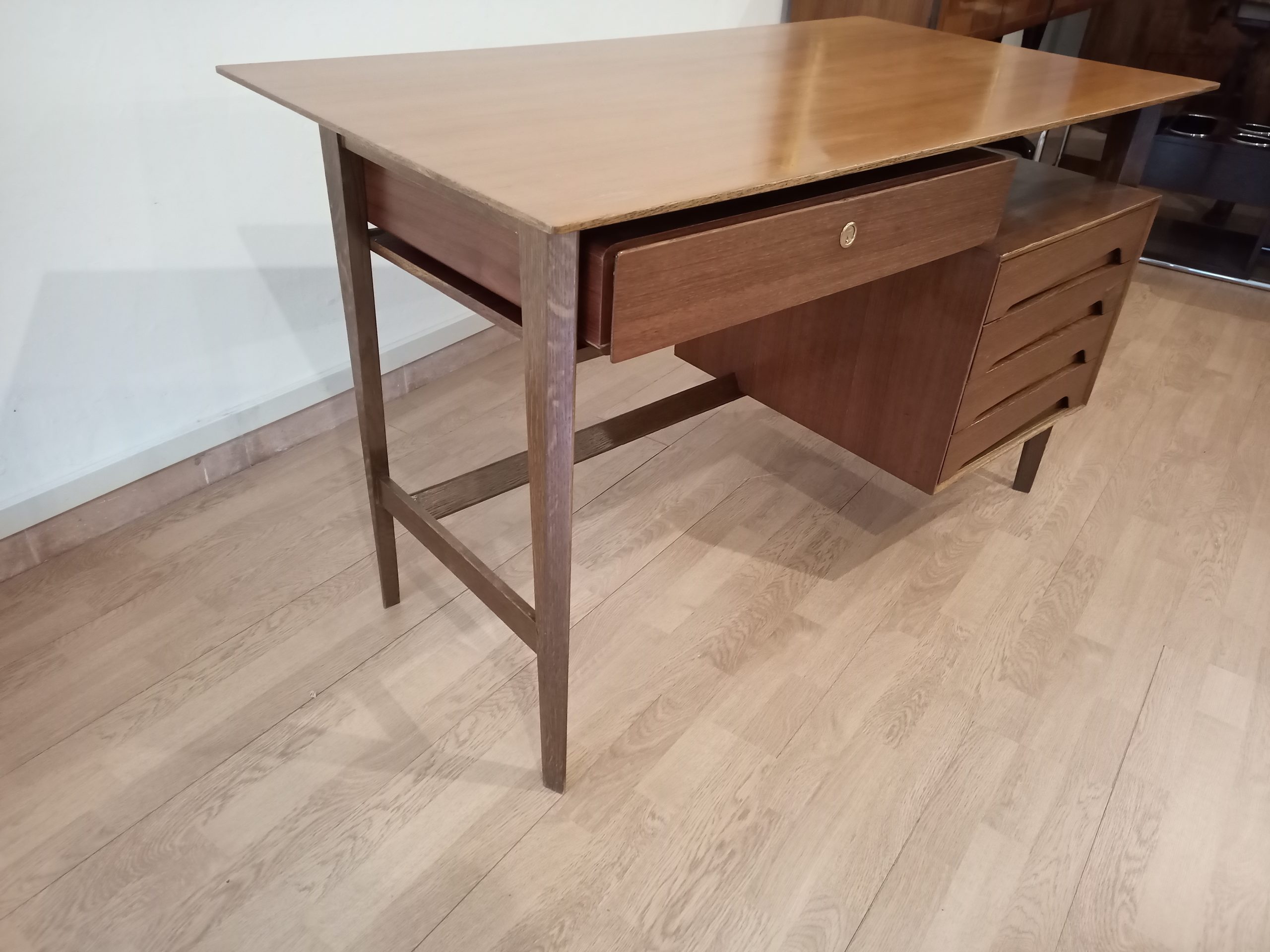 Desk in Teak Oak and Brass by Edmondo Palutari for Dassi