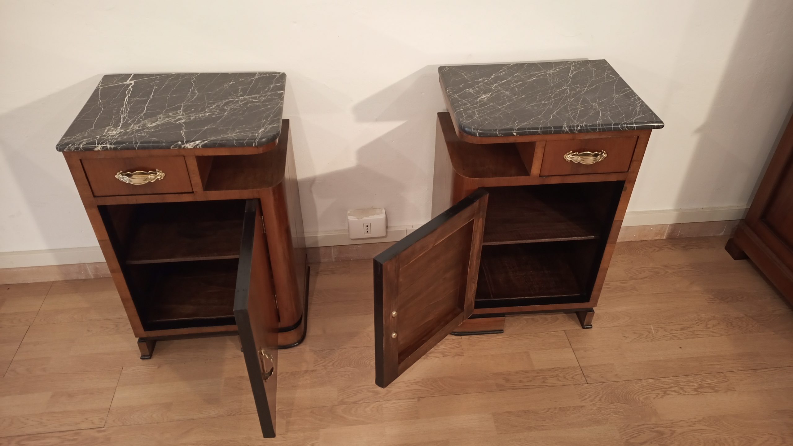 Art Deco Italian Bedside Tables in Walnut, Set of 2