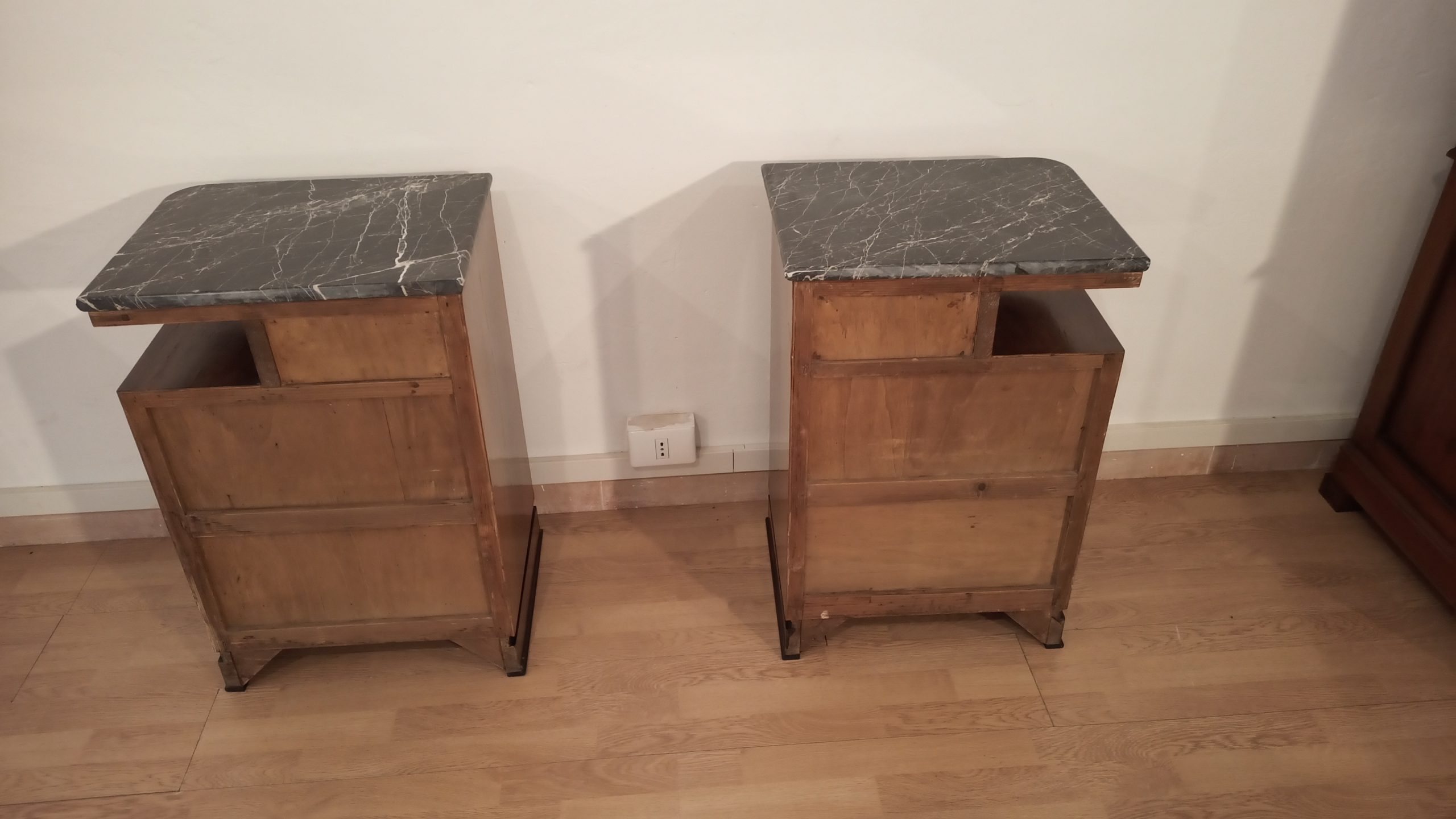 Art Deco Italian Bedside Tables in Walnut, Set of 2
