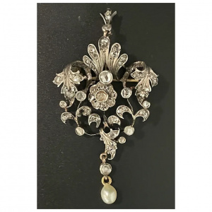 Antique Art Nouveau Diamond pendant set in 18 Kt Gold and Silver