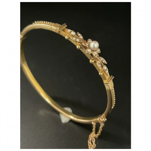 Antique Bangle, from Birmingham 1892, 15K gold with seed pearls