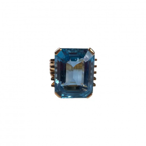 Art Deco Ring, 18K gold, with a large Santa Maria color Aquamarine of 26,49 ct