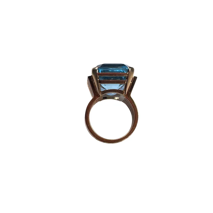 Art Deco Ring, 18K gold, with a large Santa Maria color Aquamarine of 26,49 ct