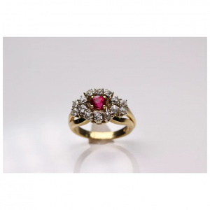 Beautiful 0.5 Ct Ruby Ring with 0.84 Ct Diamonds - Set in 18K Yellow Gold
