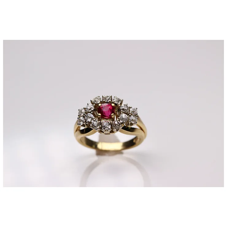 Beautiful 0.5 Ct Ruby Ring with 0.84 Ct Diamonds - Set in 18K Yellow Gold