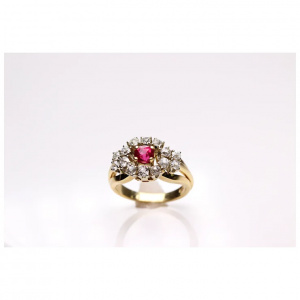 Beautiful 0.5 Ct Ruby Ring with 0.84 Ct Diamonds - Set in 18K Yellow Gold