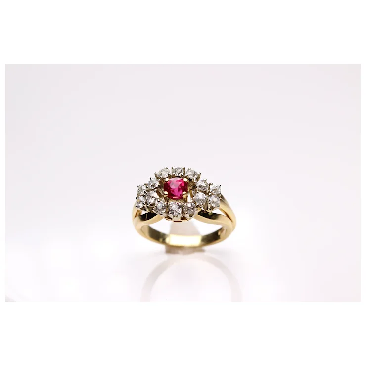 Beautiful 0.5 Ct Ruby Ring with 0.84 Ct Diamonds - Set in 18K Yellow Gold