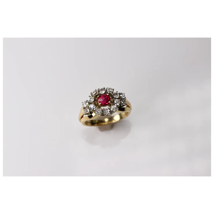 Beautiful 0.5 Ct Ruby Ring with 0.84 Ct Diamonds - Set in 18K Yellow Gold
