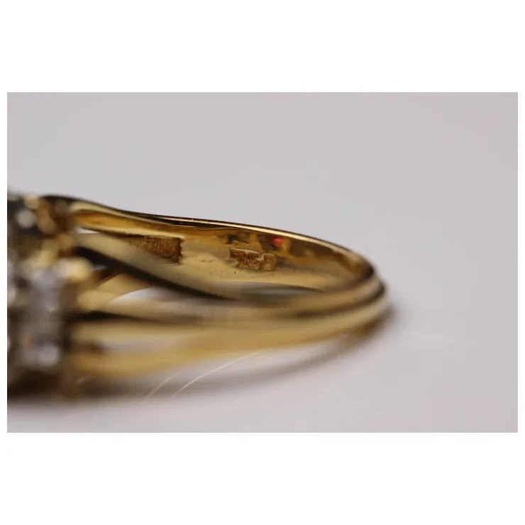 Beautiful 0.5 Ct Ruby Ring with 0.84 Ct Diamonds - Set in 18K Yellow Gold