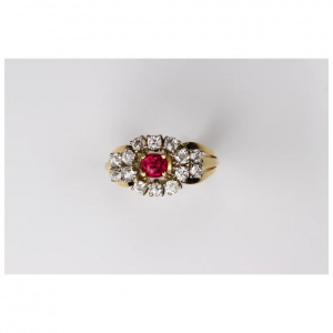 Beautiful 0.5 Ct Ruby Ring with 0.84 Ct Diamonds - Set in 18K Yellow Gold