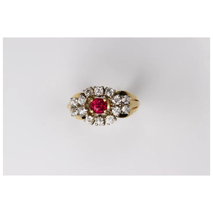 Beautiful 0.5 Ct Ruby Ring with 0.84 Ct Diamonds - Set in 18K Yellow Gold