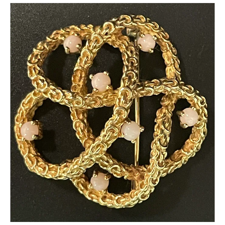Beautiful French vintage brooch of 18 kt gold and natural corals