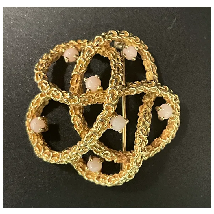 Beautiful French vintage brooch of 18 kt gold and natural corals