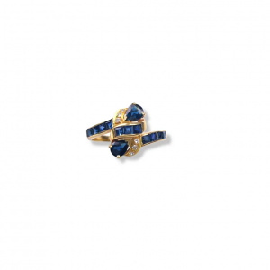 Vintage 18K gold ring with sapphire and diamonds
