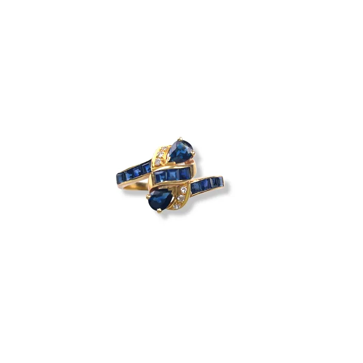 Vintage 18K gold ring with sapphire and diamonds