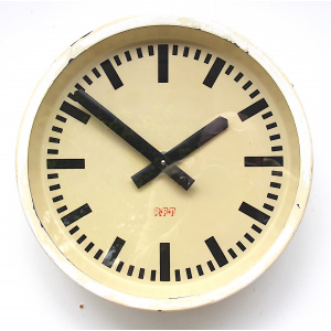 Aged East German vintage wall clock. Made in Leipzig by RFT (Rundfunk- und Fernmelde-Technik), 1952