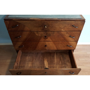 Art Deco chest of drawers in walnut, Italy