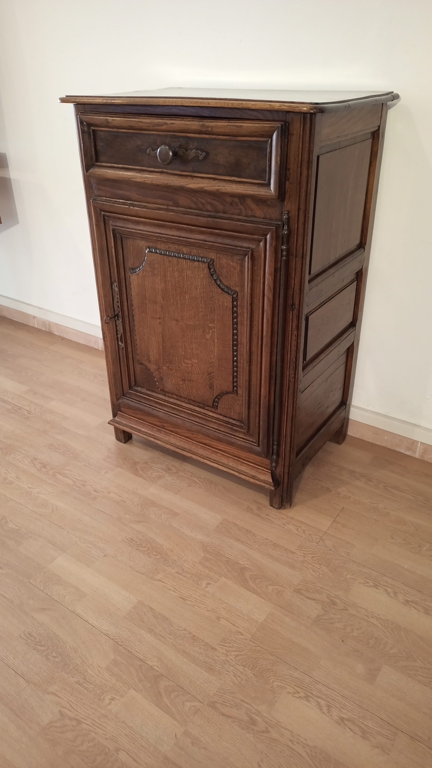 Low sideboard 1700