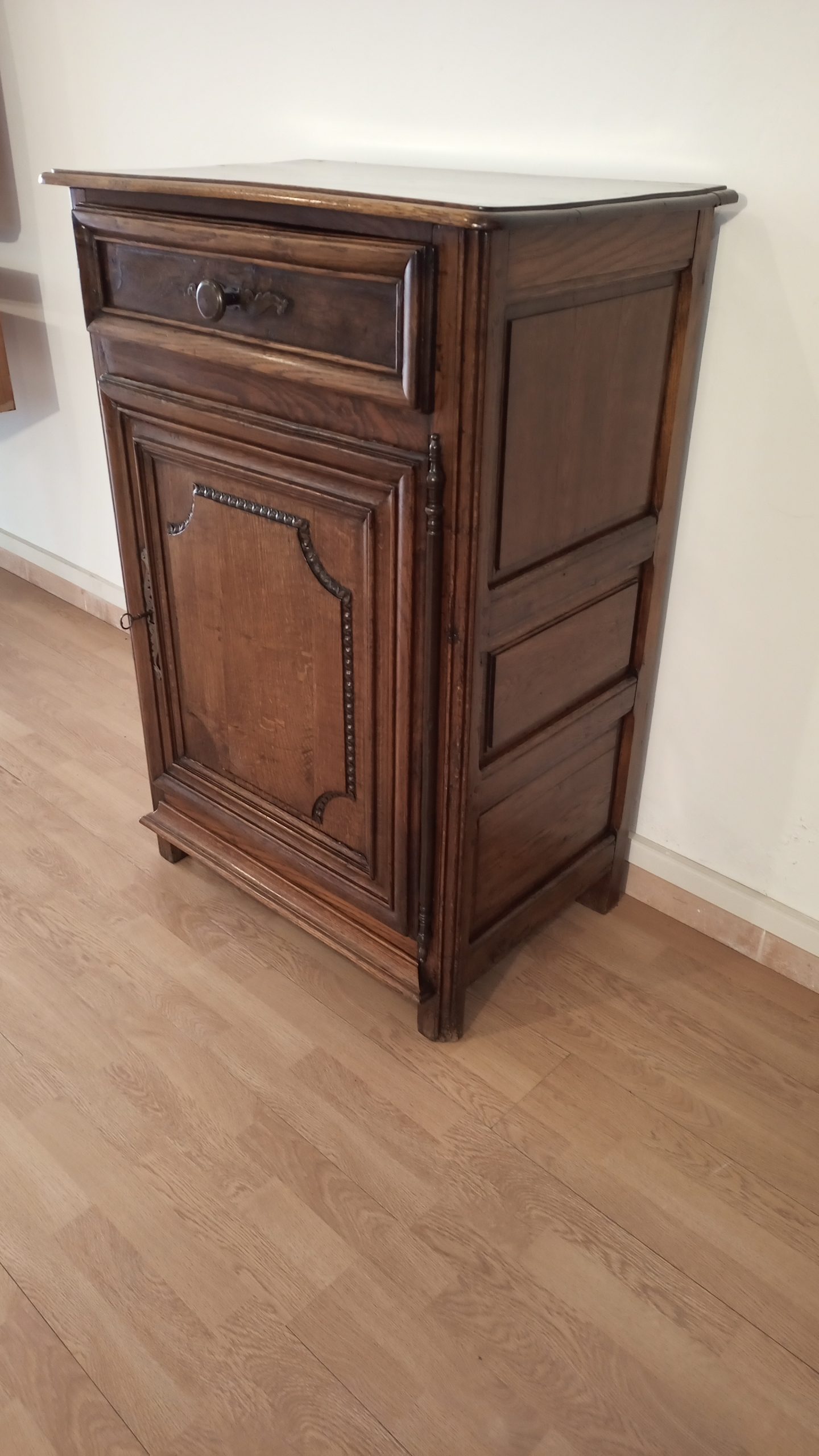 Low sideboard 1700