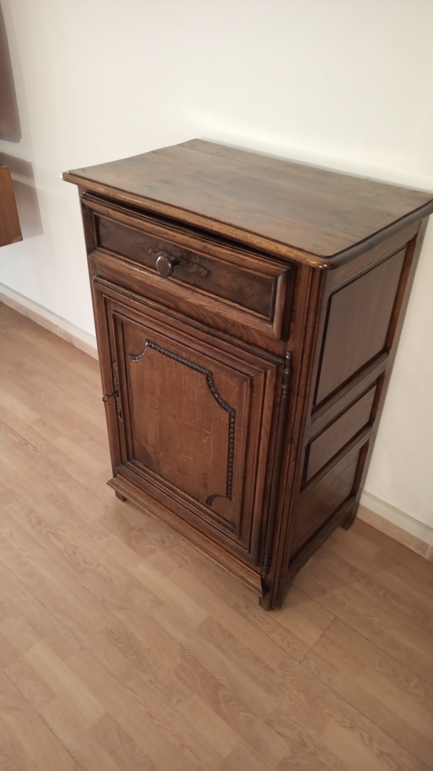 Low sideboard 1700