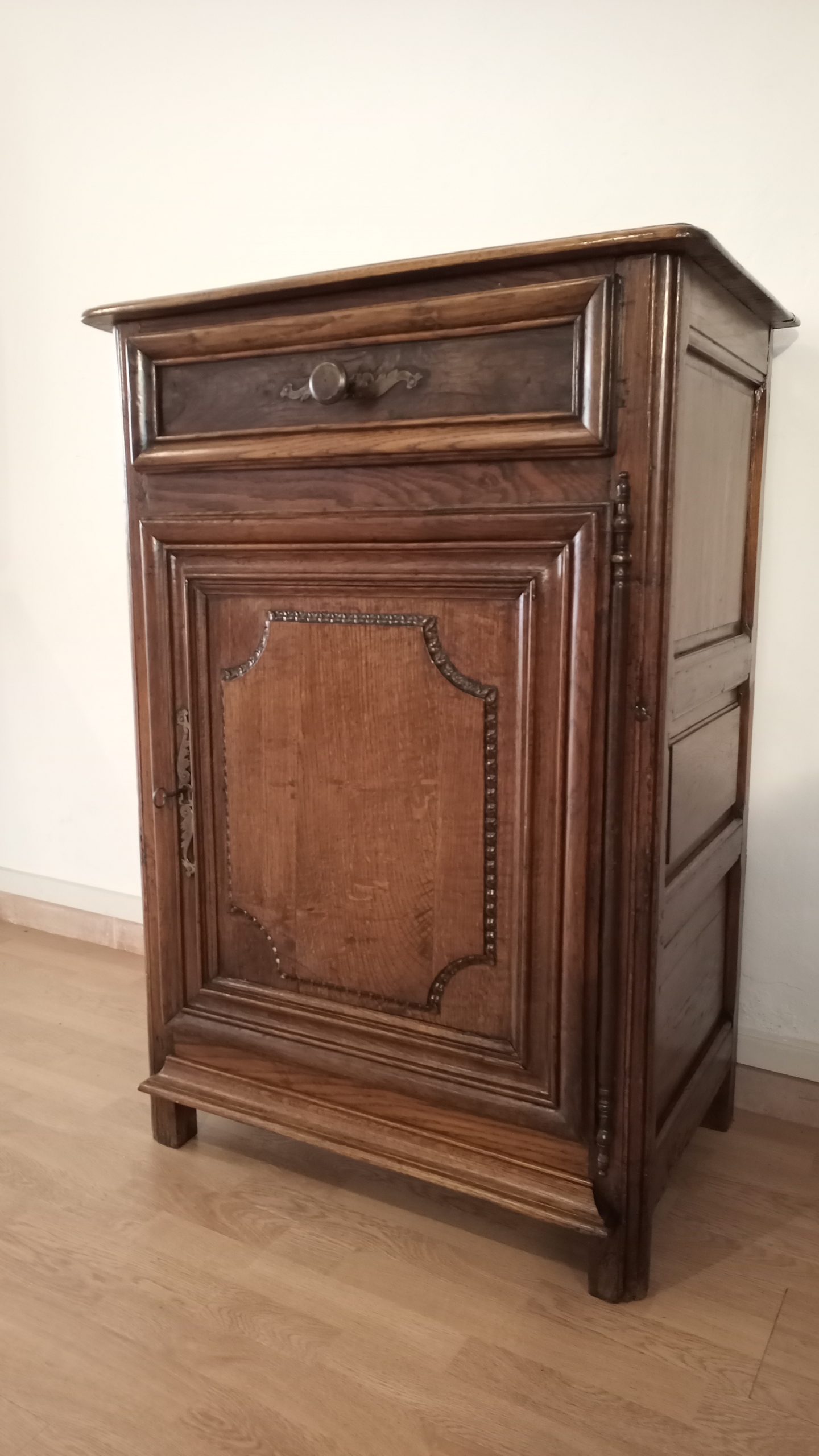 Low sideboard 1700